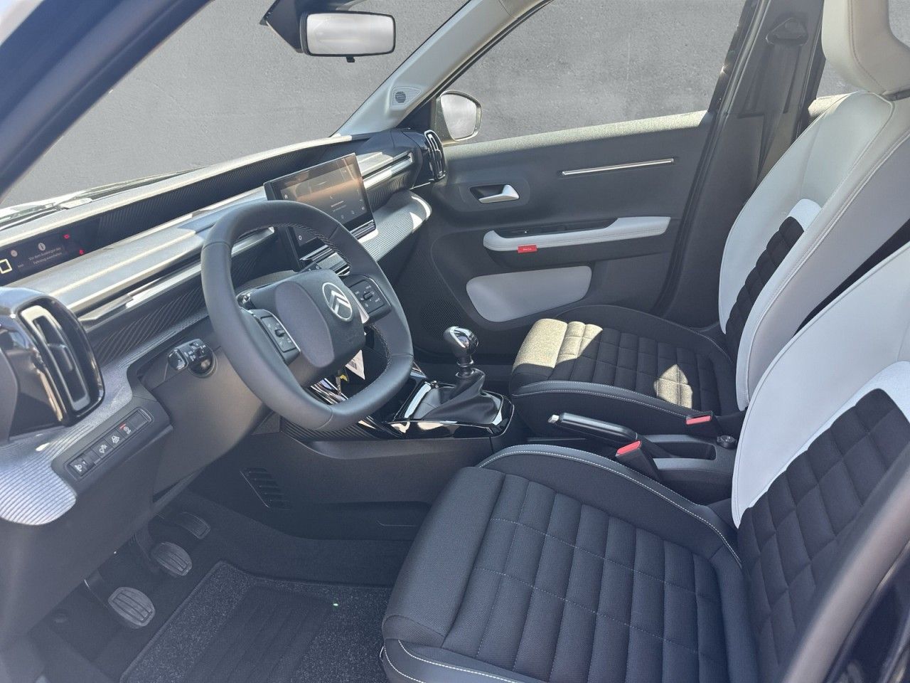 Fahrzeugabbildung Citroën C3 Aircross Turbo 100 PLUS - mit KI generiert/bearbeitet