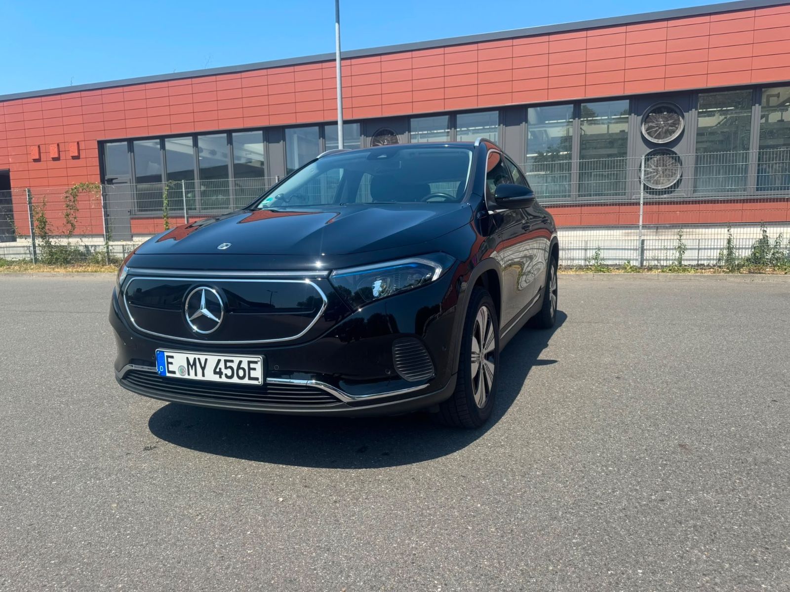 MERCEDES-BENZ EQA 250+ +
