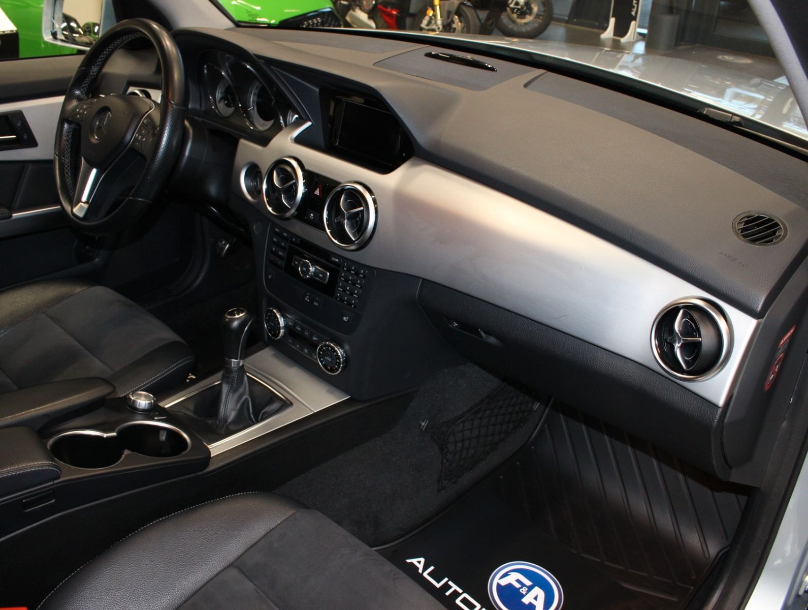 Fahrzeugabbildung Mercedes-Benz GLK 200 CDI*Sport Paket*NAVI*AHK*Bi-Xenon