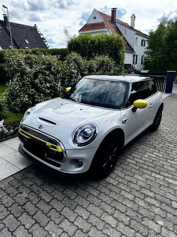 MINI Cooper SE Trim L  8-fach bereift 
