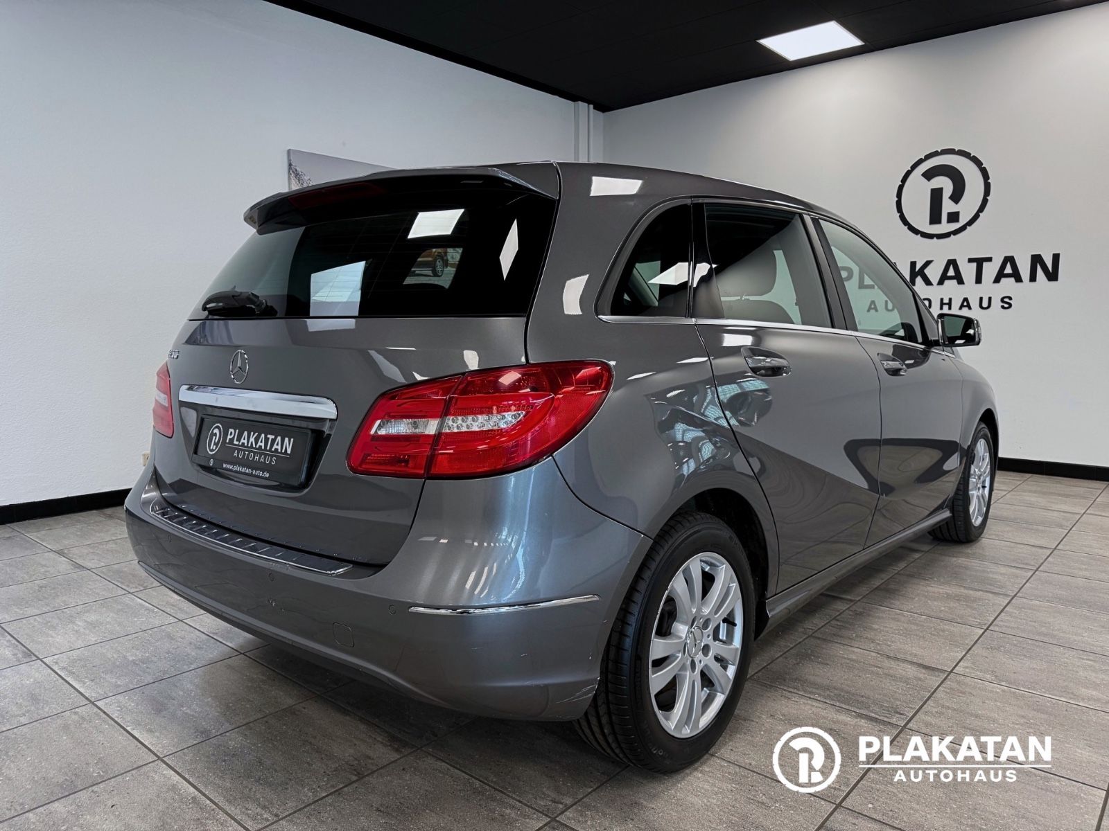 Fahrzeugabbildung Mercedes-Benz B 200 Navi Bi-Xenon Tempomat 1Hand