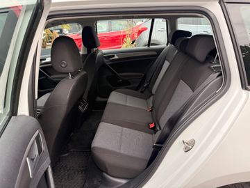 Volkswagen Golf - 8