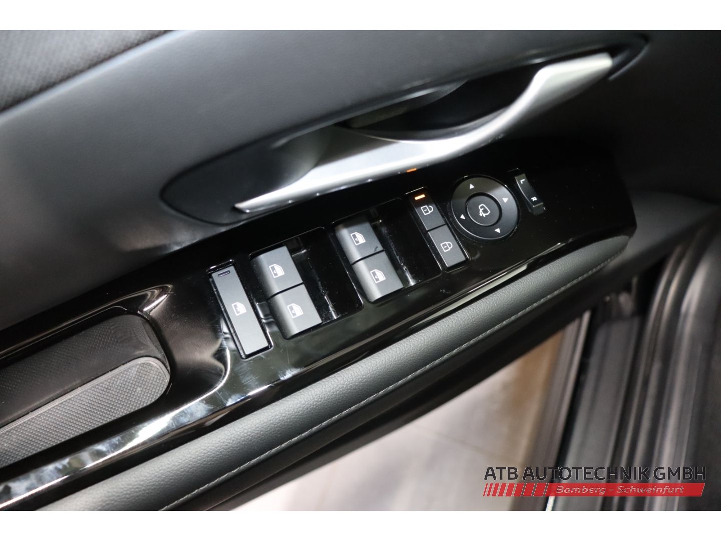 Fahrzeugabbildung Hyundai Tucson Trend 1.6 T-GDI PHEV 99,3% SOH 6-AT 4WD N