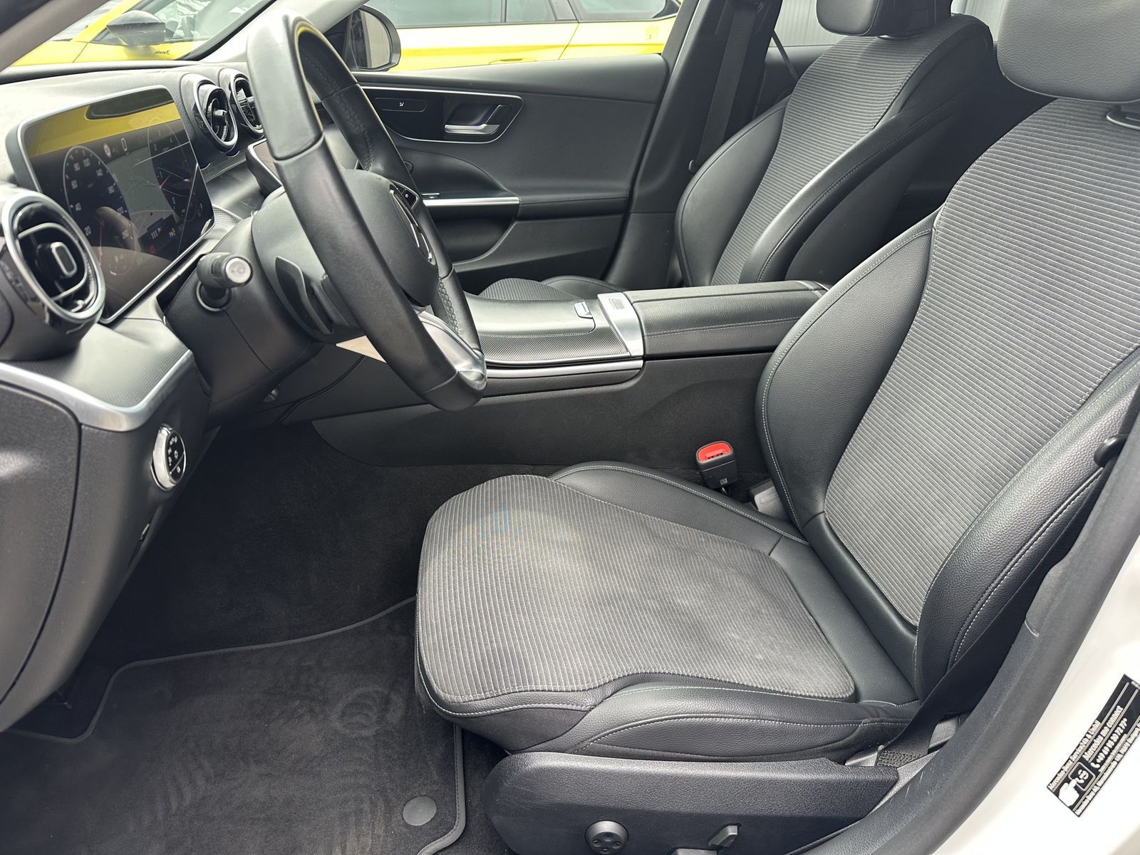 Fahrzeugabbildung Mercedes-Benz C 200d T Avantgarde NAV+LED+ACC+DISTRONIC+VCOCK