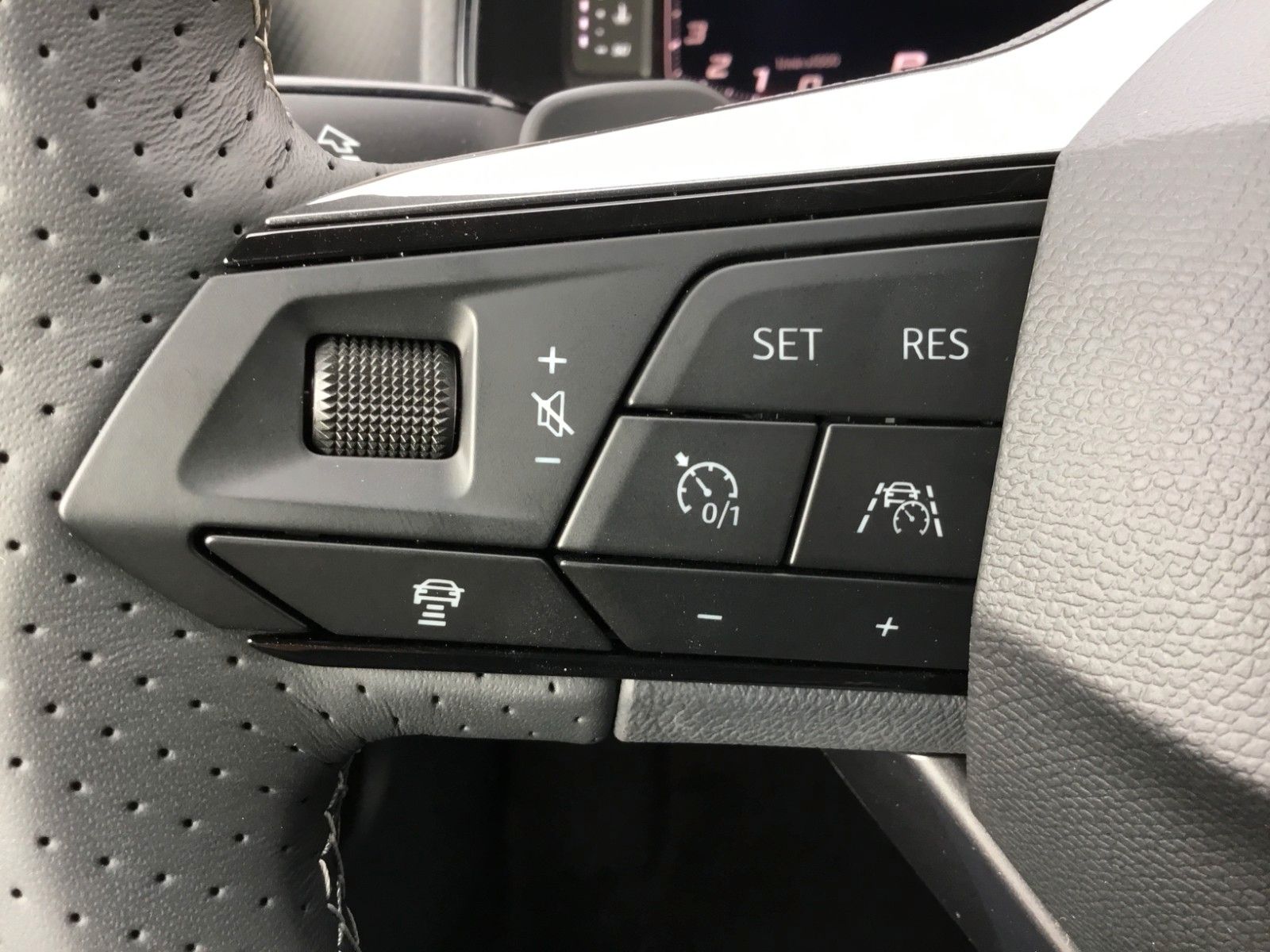 Fahrzeugabbildung SEAT Ibiza 1.5 TSI FR DSG+LED+Navi+ACC+17"+Full Link