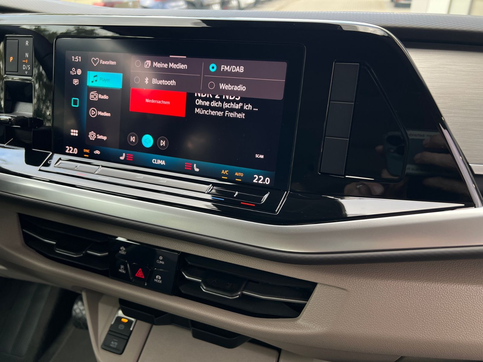 Fahrzeugabbildung Volkswagen Multivan T7 Life 1.5 TSI eHybrid 4MOTION DSG *AH
