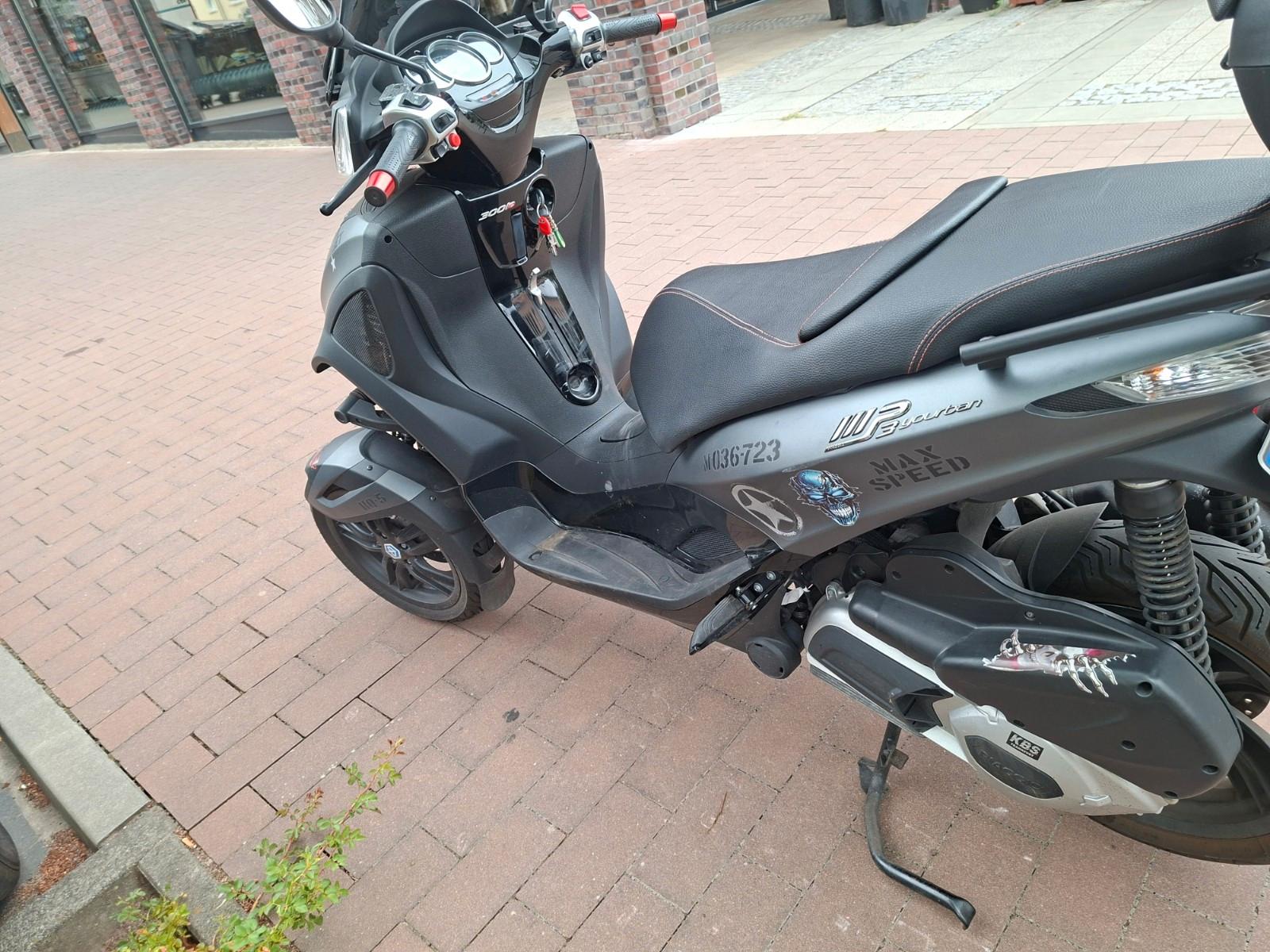 Piaggio MP3 2011 — engine 300 cm³, 61 HP (45kW)