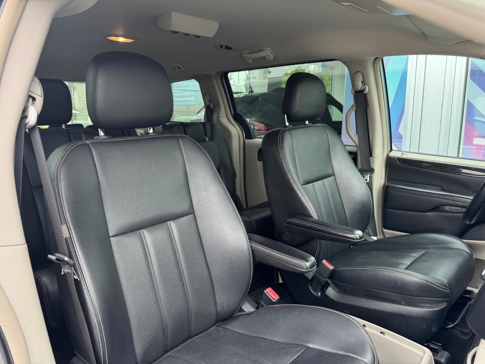 LANCIA VOYAGER SILVER 2.8 177 CH BVA 7 PLACES / CUIR / CLIM AUTO - 171300 km