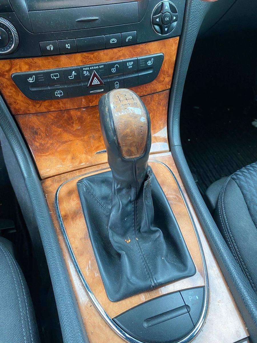 Mercedes-Benz E220 2005 — photo 8