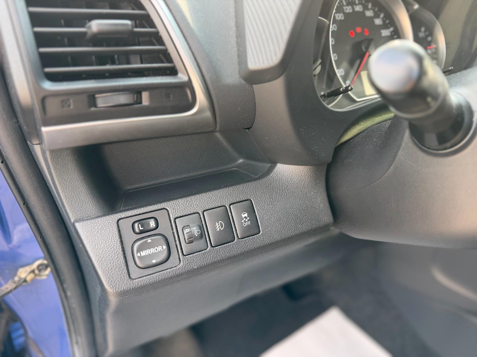 Toyota Verso-S 2011 — photo 14