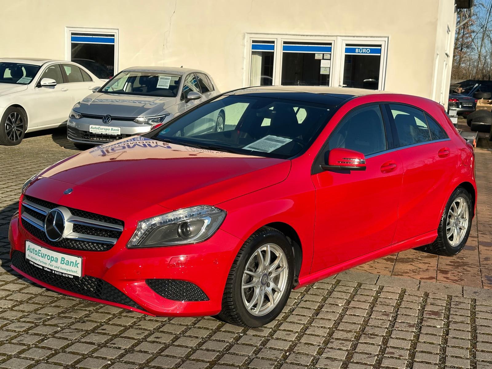 Mercedes-Benz A 200 BlueEfficiency Urban / NAVI / PANORAMA