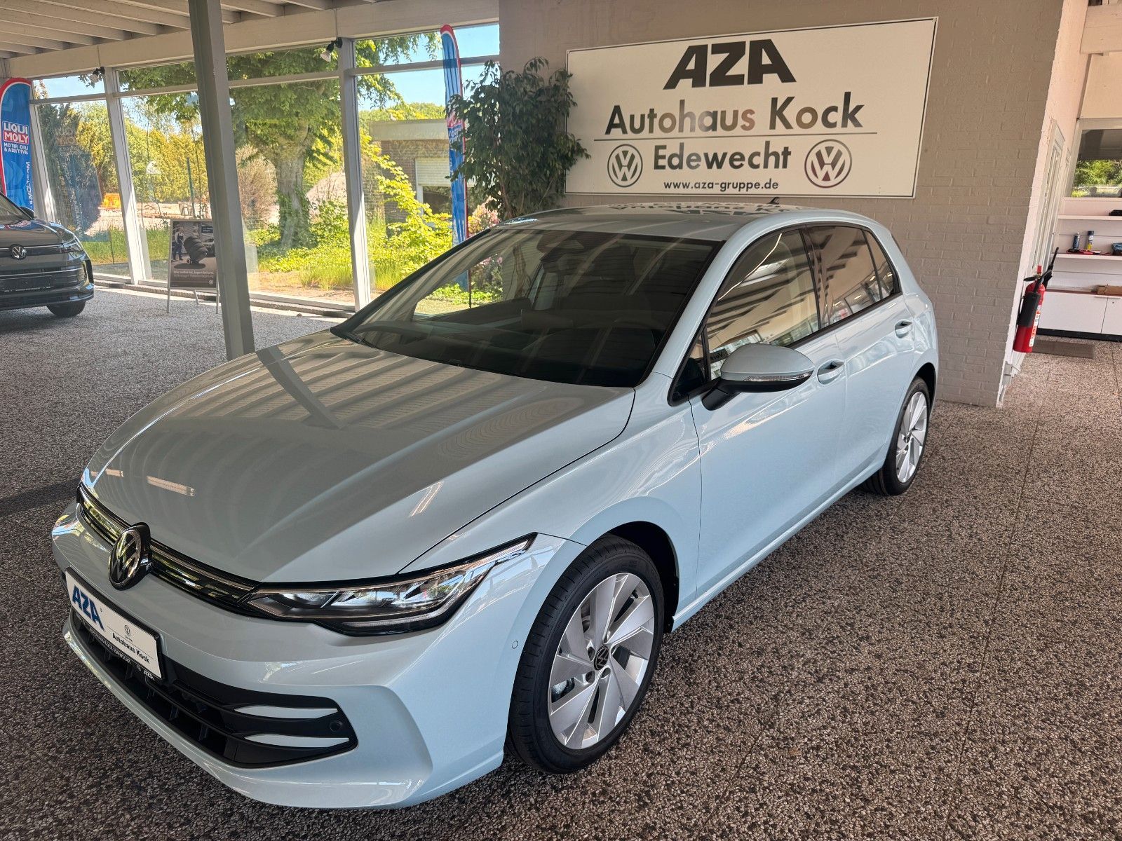 Volkswagen Golf - 1
