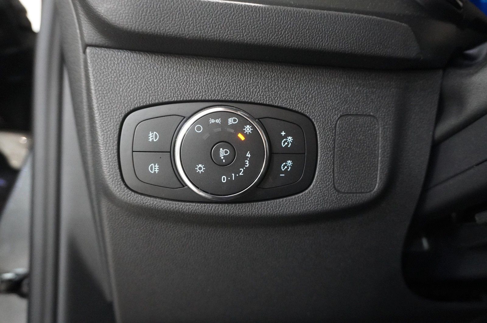 Fahrzeugabbildung Ford Focus Turnier 1.0 ST-LINE X NAVI/LED/KAMERA/DAB+