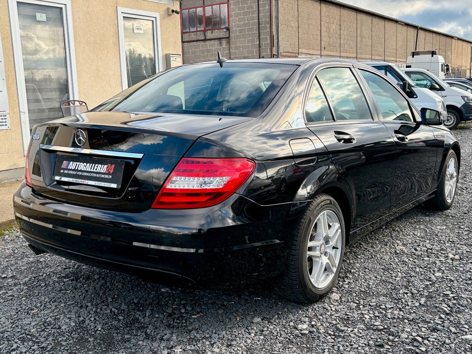 Fahrzeugabbildung Mercedes-Benz C 180 CGI Limo Classic Aut. Navi el. Sitze SPORT