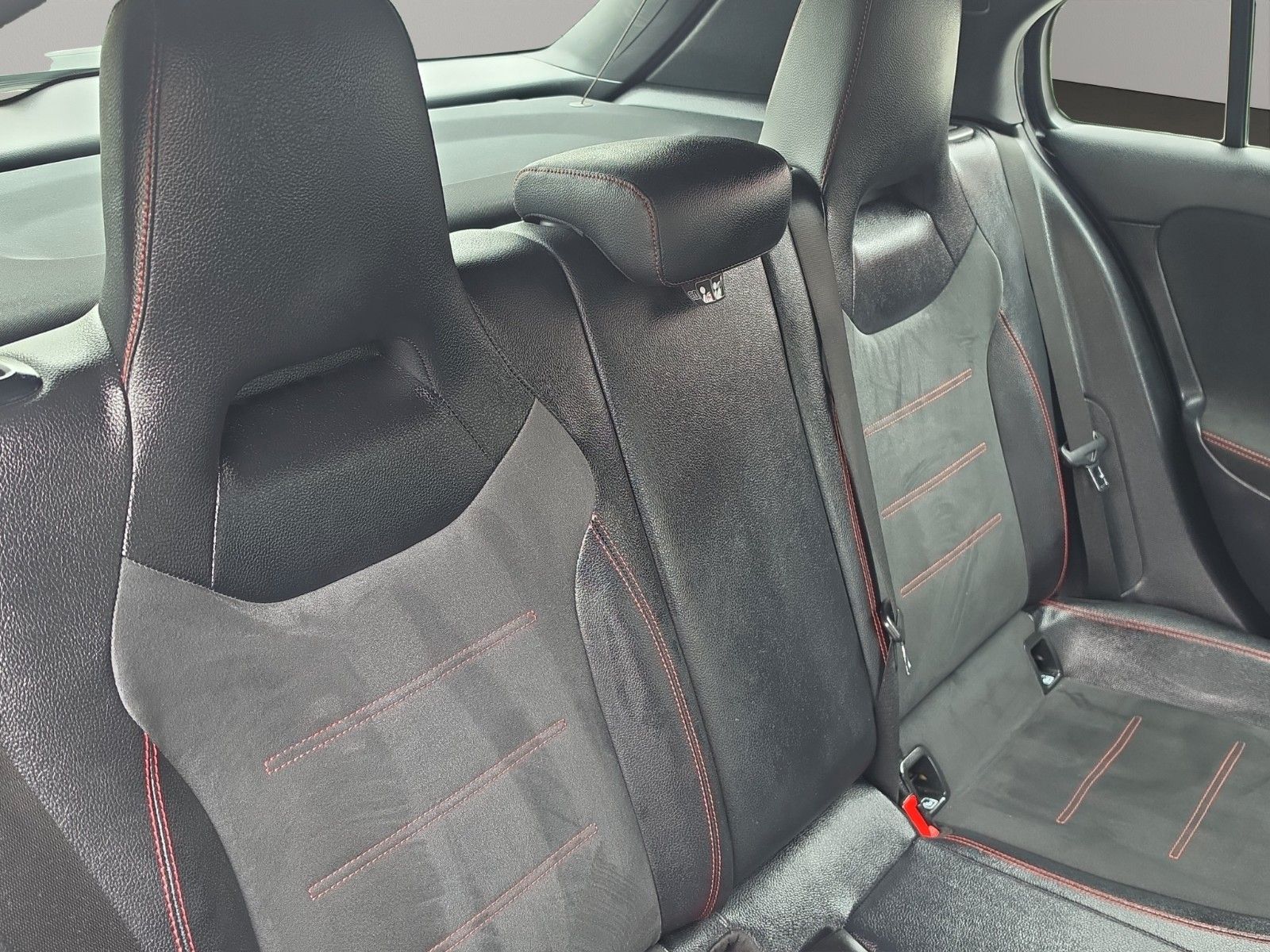 Fahrzeugabbildung Mercedes-Benz A 180 AMG*NIGHT*WIDESCREEN*MBUX*