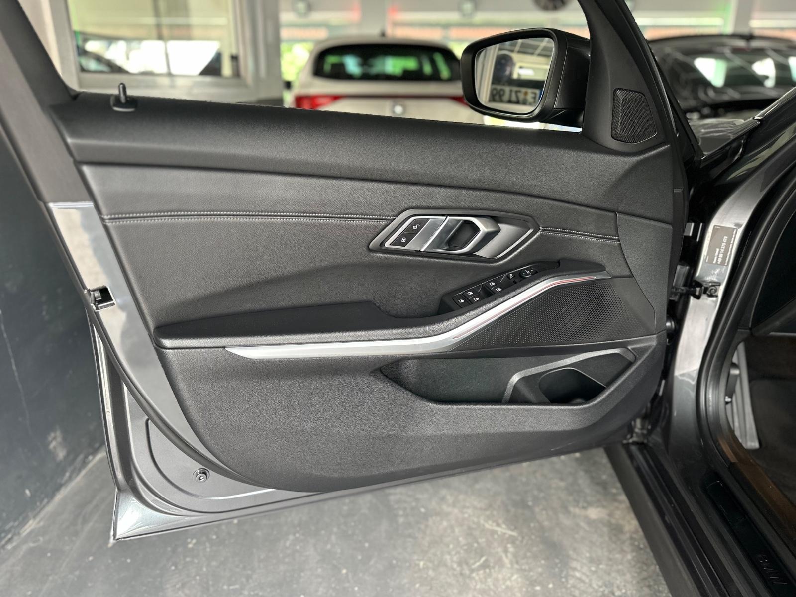 BMW 320i Limousine Advantage