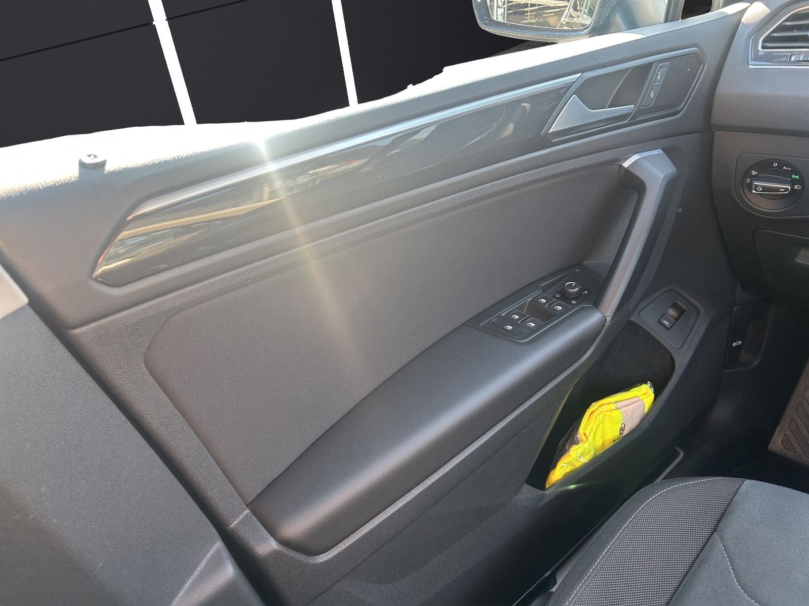 Fahrzeugabbildung Volkswagen Tiguan Elegance TDI 4M IQ.Light Navi ACC RFK SHZ
