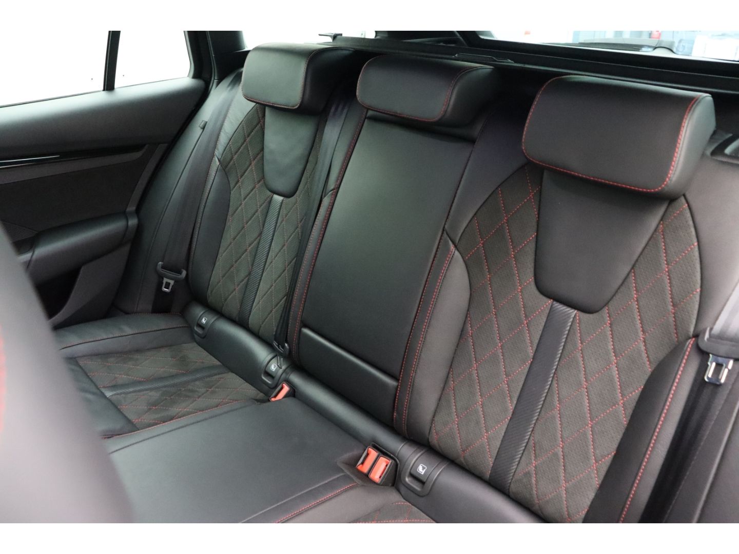 Fahrzeugabbildung SKODA Octavia Combi RS 4x4 AHK Memory ACC Canton Sound