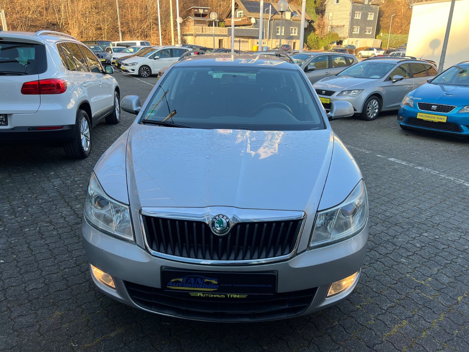 Fahrzeugabbildung SKODA Octavia 1.6 TDI Combi Family * NAVI *AHK*