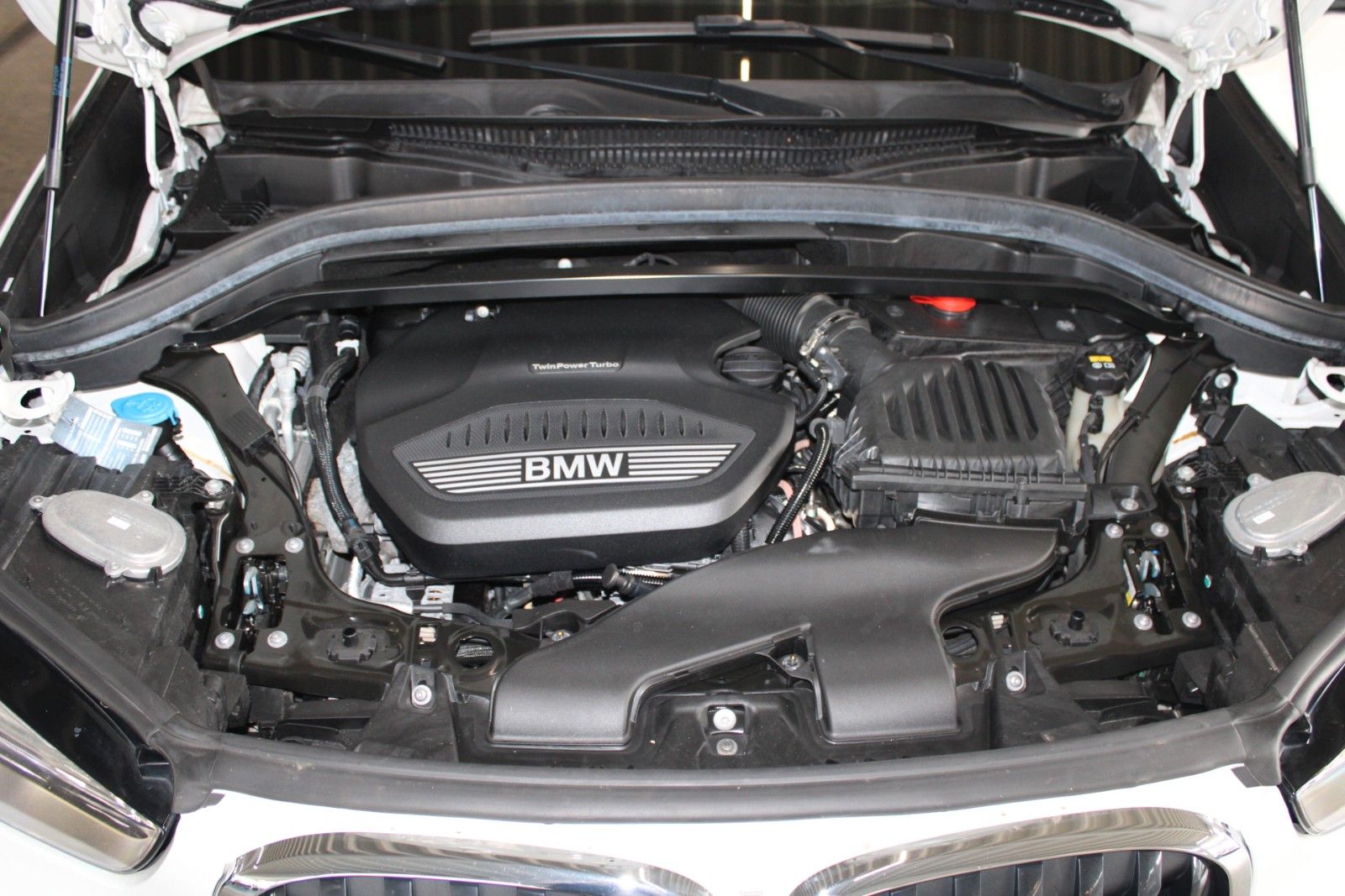 Fahrzeugabbildung BMW X1 xDrive20d Sport Line Aut. Pano AHK Leder LED