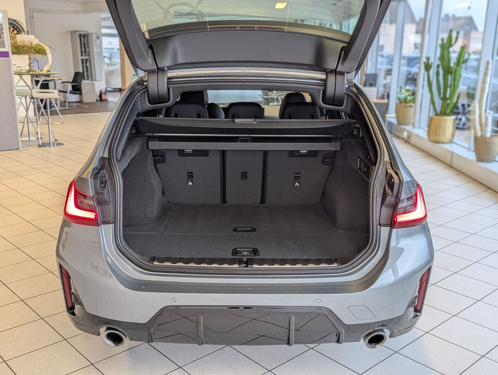 BMW 330 d xD M-Sport Pano LED-adaptiv ACC AHK - Image 17