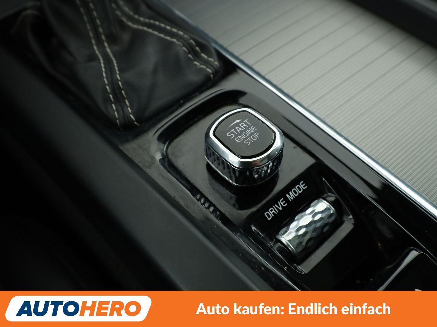 Volvo XC60 2.0 D5 R Design AWD Aut.*NAVI*HEAD-UP*LED*
