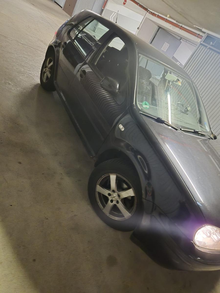 Volkswagen Golf 2005 — engine 1.390 cm³, 75 HP (55kW)