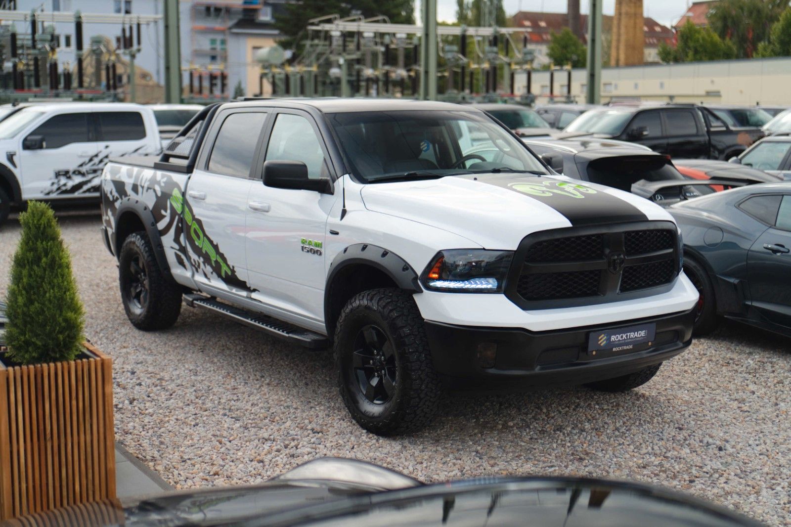 Fahrzeugabbildung Dodge RAM 5.7 V8 HEMI 4x4 OFFROAD Night-Paket LONGBED