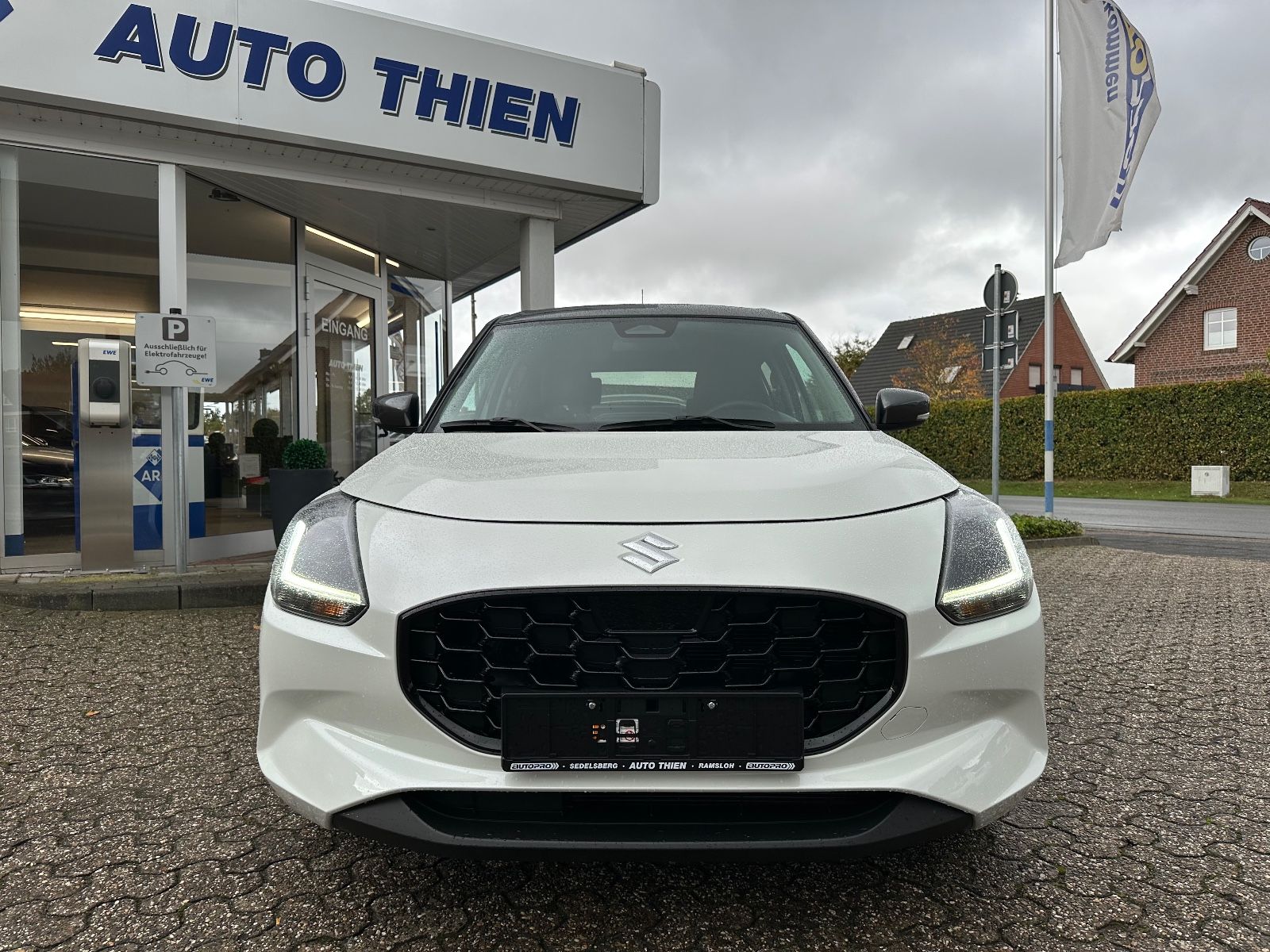 Fahrzeugabbildung Suzuki Swift 1.2 Dualjet Hybrid Comfort+ ACC/Navi/LED