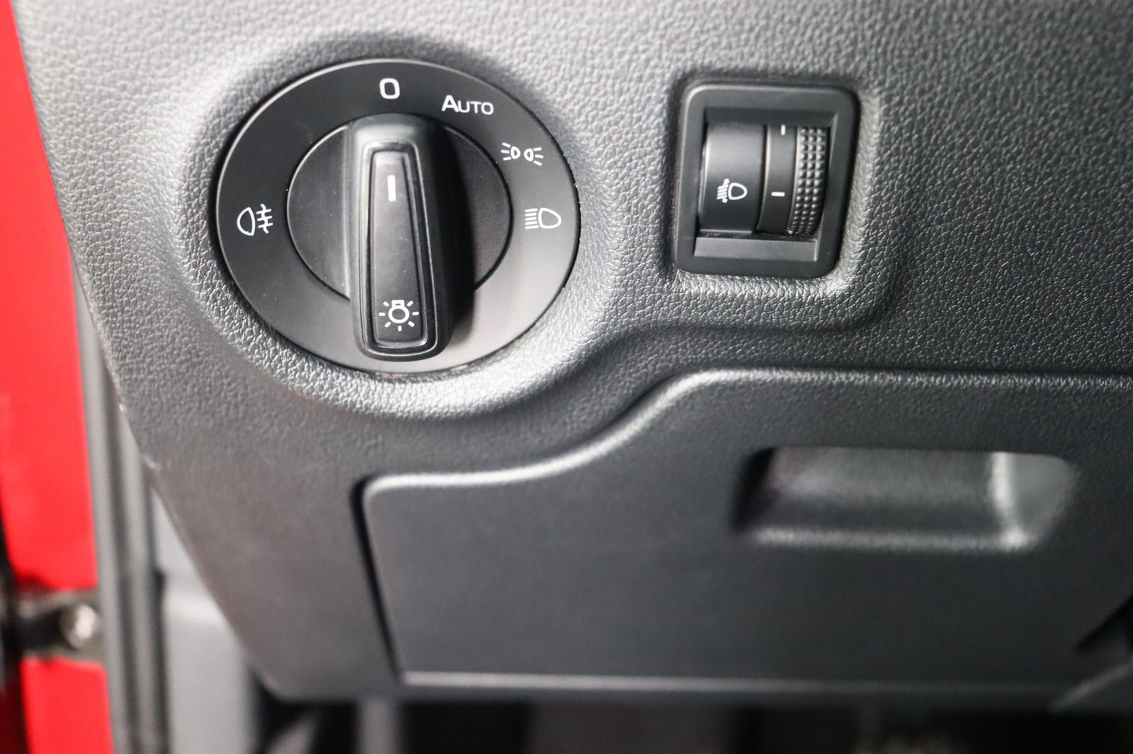 Fahrzeugabbildung SKODA Fabia 1.0 MPi * 1.Hd * LED * Klima