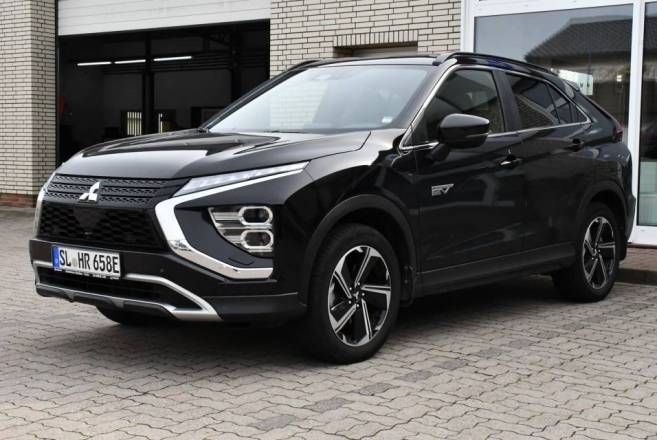Mitsubishi Eclipse Cross Plug-In Hybrid PLUS mit Intro-Pake