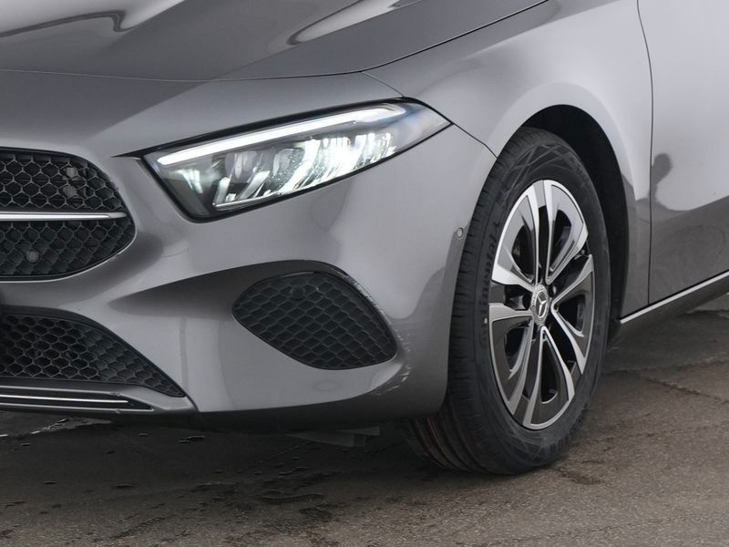 Fahrzeugabbildung Mercedes-Benz A 180 Progressive R-Kamera+LED+LenkradHz+Volldig
