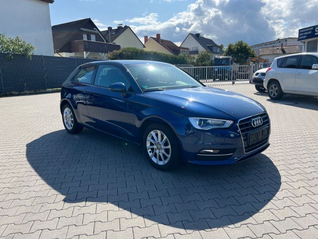 Audi A3 Attraction*Bi-Xenon*PDC hinten+vorne*