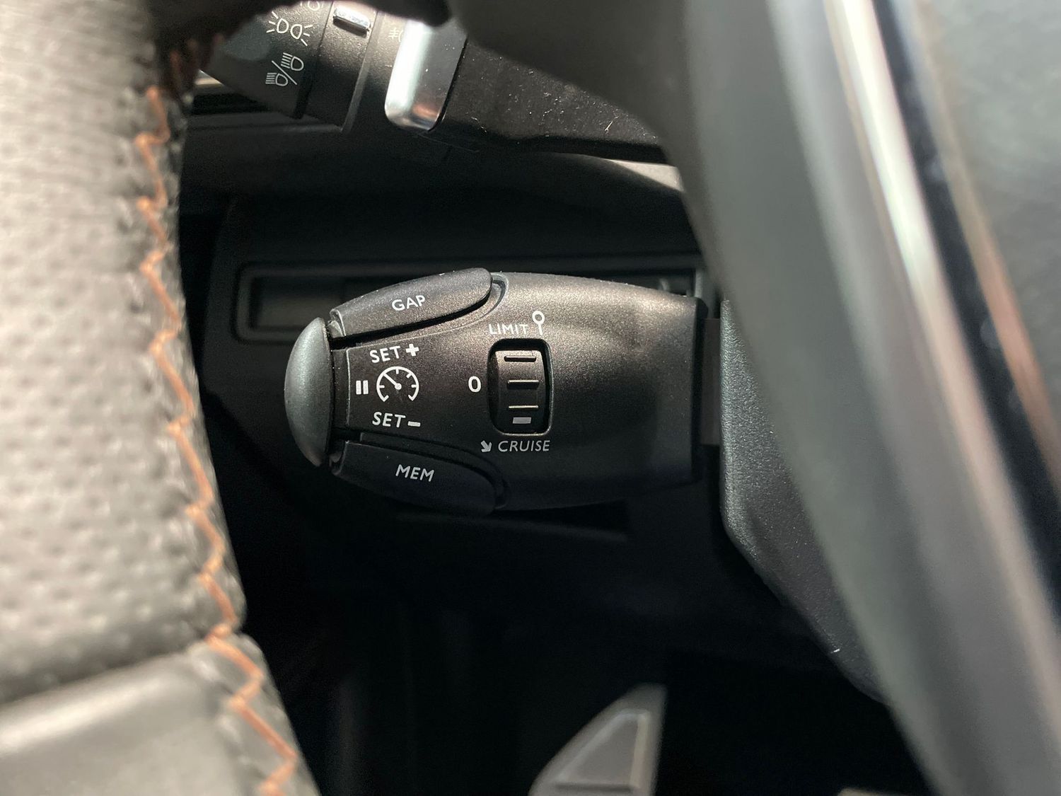 Fahrzeugabbildung Peugeot 3008 GT #Pano#ACC#LED#360°#Memory#Keyless#Virtua