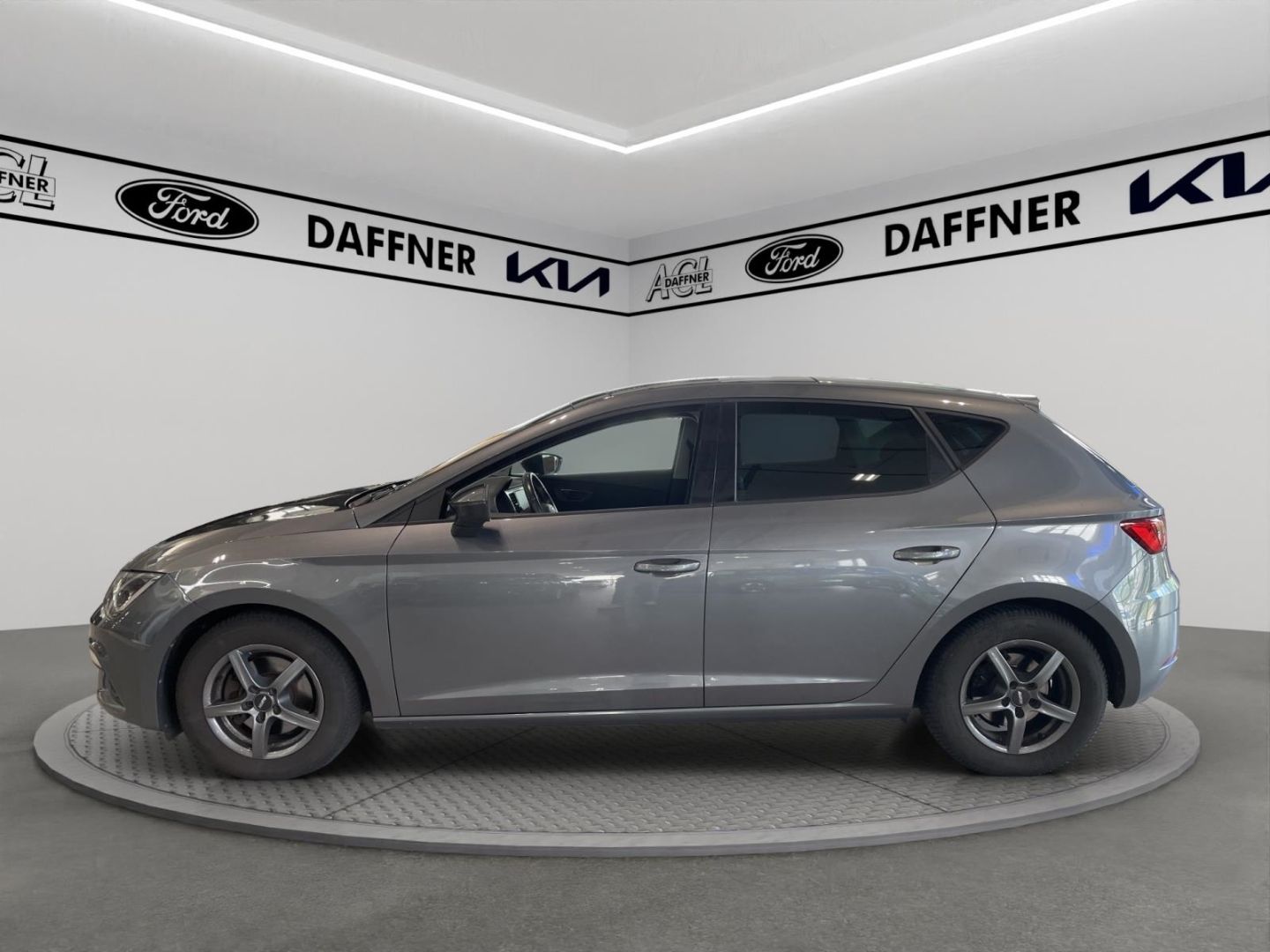 Fahrzeugabbildung SEAT Leon FR PANORAMADACH PDC Navi Tempomat
