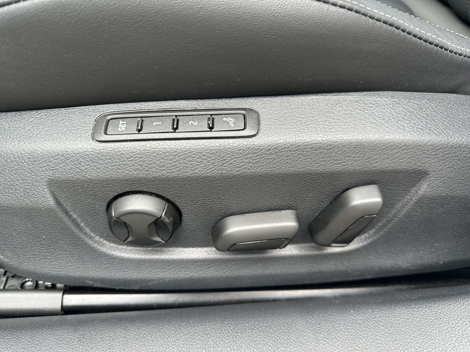 Fahrzeugabbildung SKODA Superb Combi L&K NAV+LED+360°+AHK+MEMORY+18ZO+VC