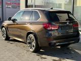 BMW X5 M50 d Spur Abstand Totw. Head Up Individual - BMW X5: 50i