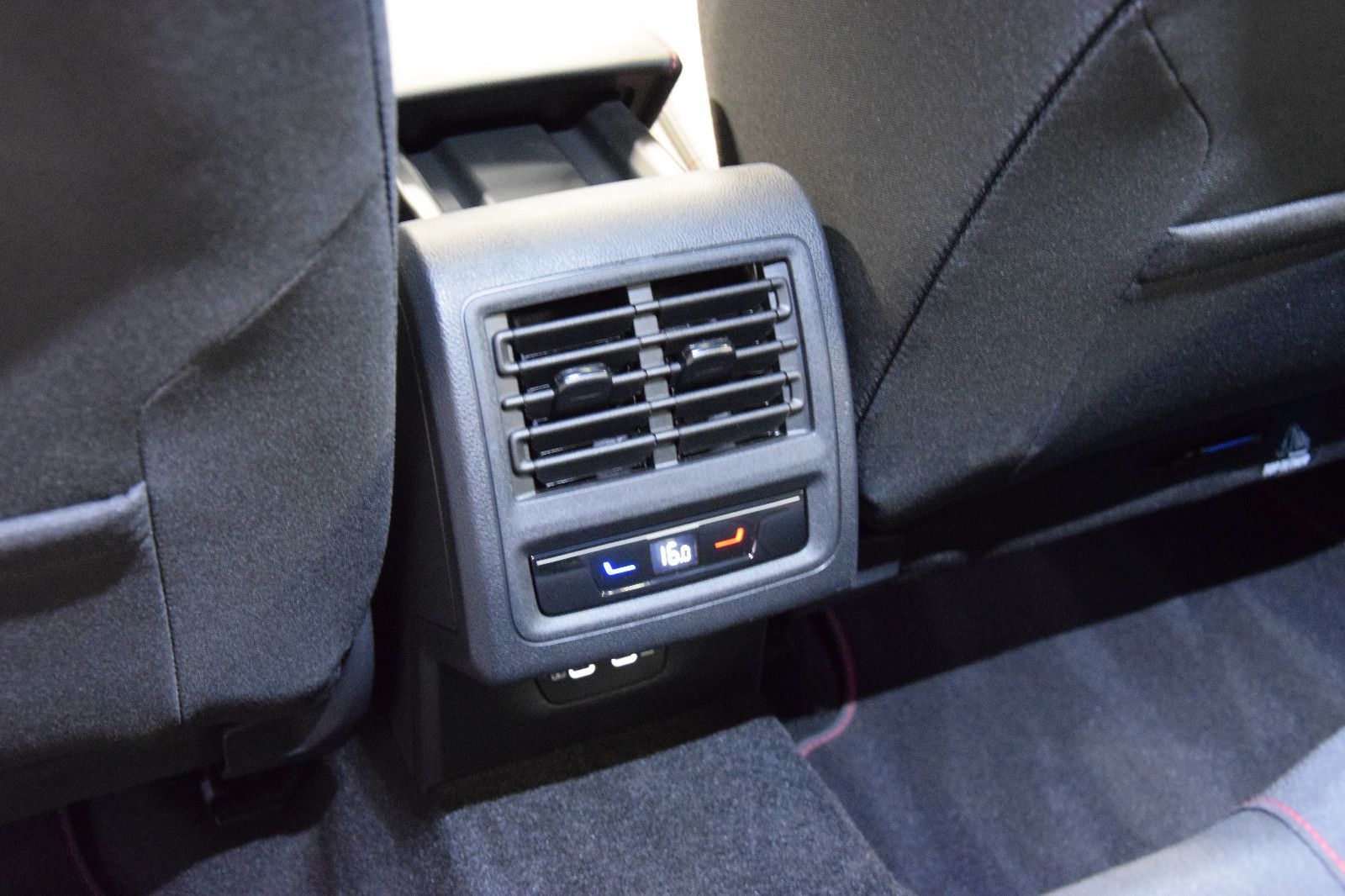 Fahrzeugabbildung Volkswagen Golf 2.0 TSI GTI Panorama DCC H&k ACC Kamera