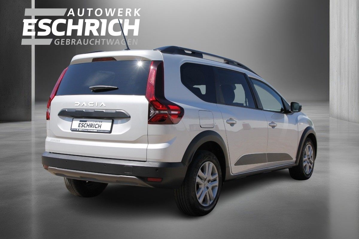 Fahrzeugabbildung Dacia Jogger Expression TCe 110 7-Sitzer