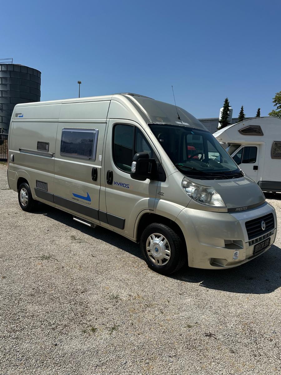 CI International Kyros 2 Prestige mit Festbett