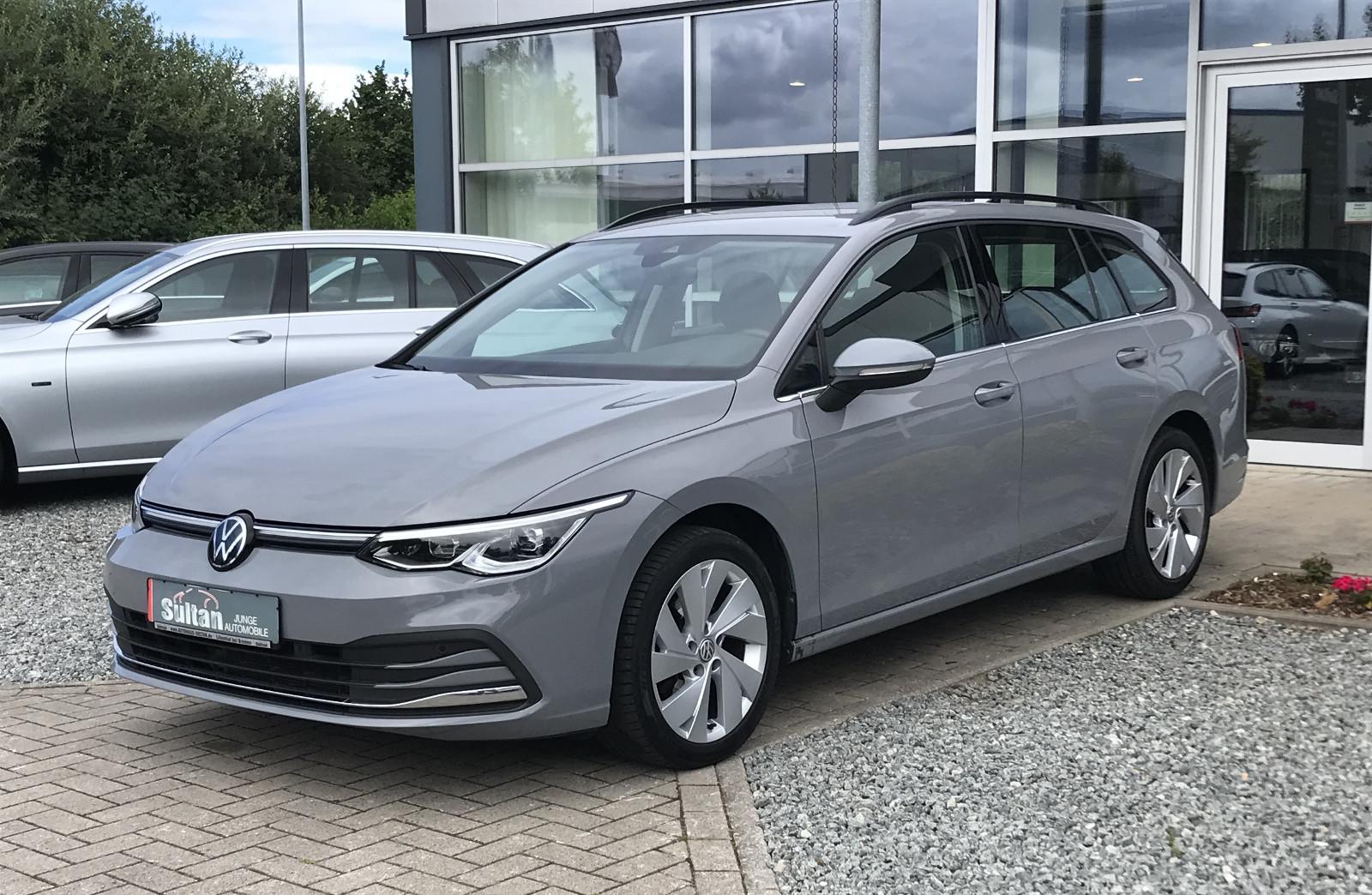Volkswagen Golf VIII 1.5 eTSI DSG Style AHK Kam VC Standhz