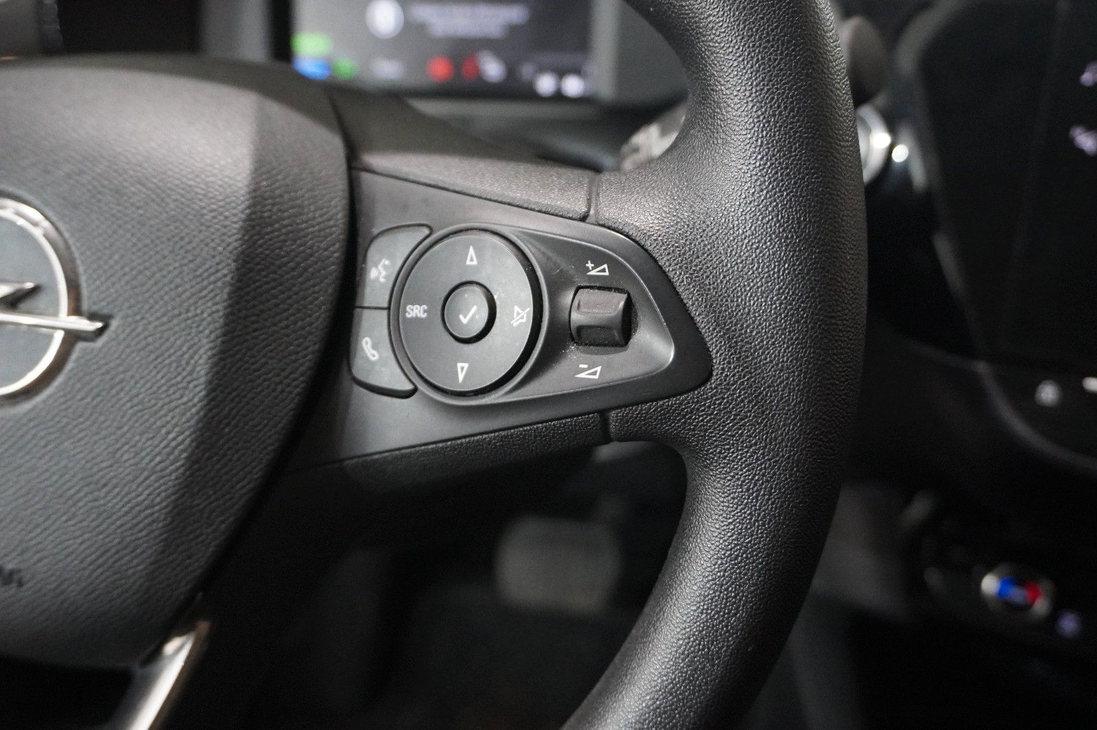 Fahrzeugabbildung Opel Corsa-e F EDITION 7KW NAVI/VIRT/TEMP/DAB/WÄRMEP.