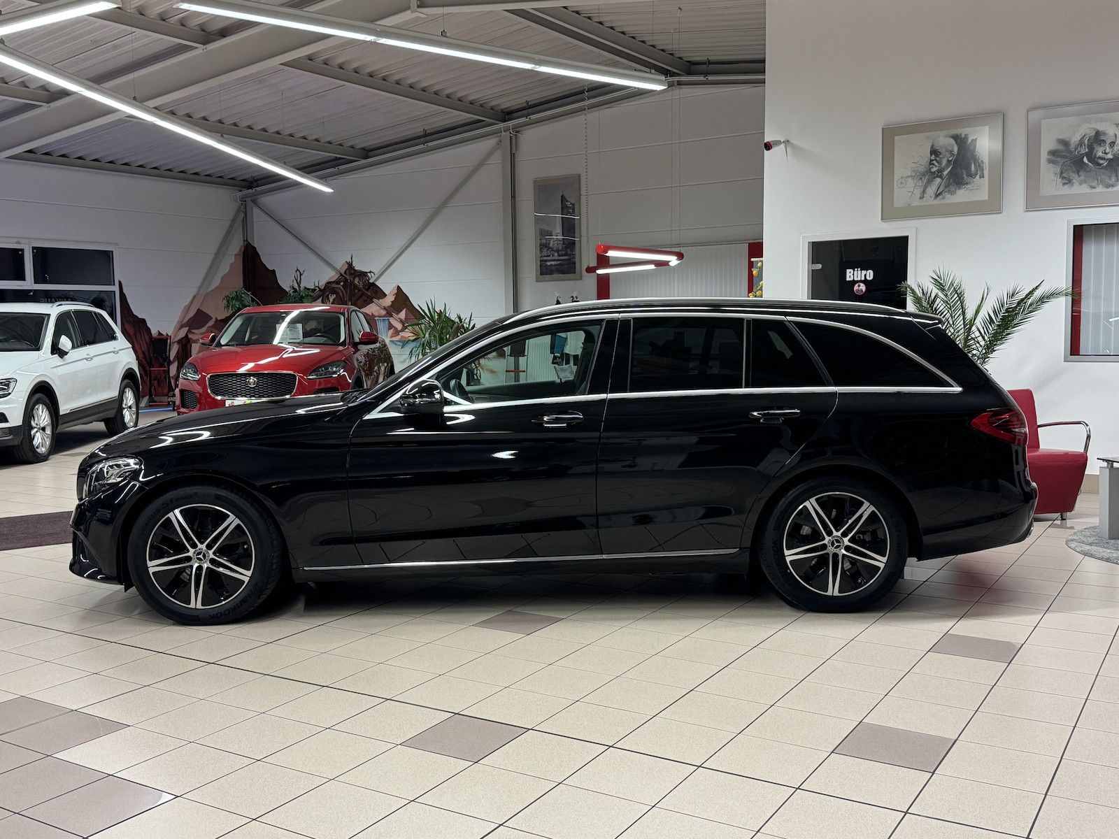 Fahrzeugabbildung Mercedes-Benz C 300 T Aut. /LED/HuD/Distro/Spur/VZE