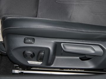 Volkswagen Passat Variant 1.5 eTSI DSG AHK Business Tiptron
