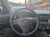 Hyundai Accent 1.4L - Hyundai Accent mit Benzin-Antrieb: Kleinwagen, Schaltgetriebe