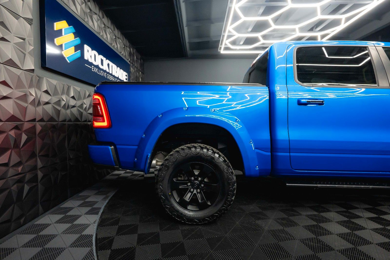 Fahrzeugabbildung Dodge RAM 5.7 V8 HEMI 4x4 LARAMIE Offroad Night LED