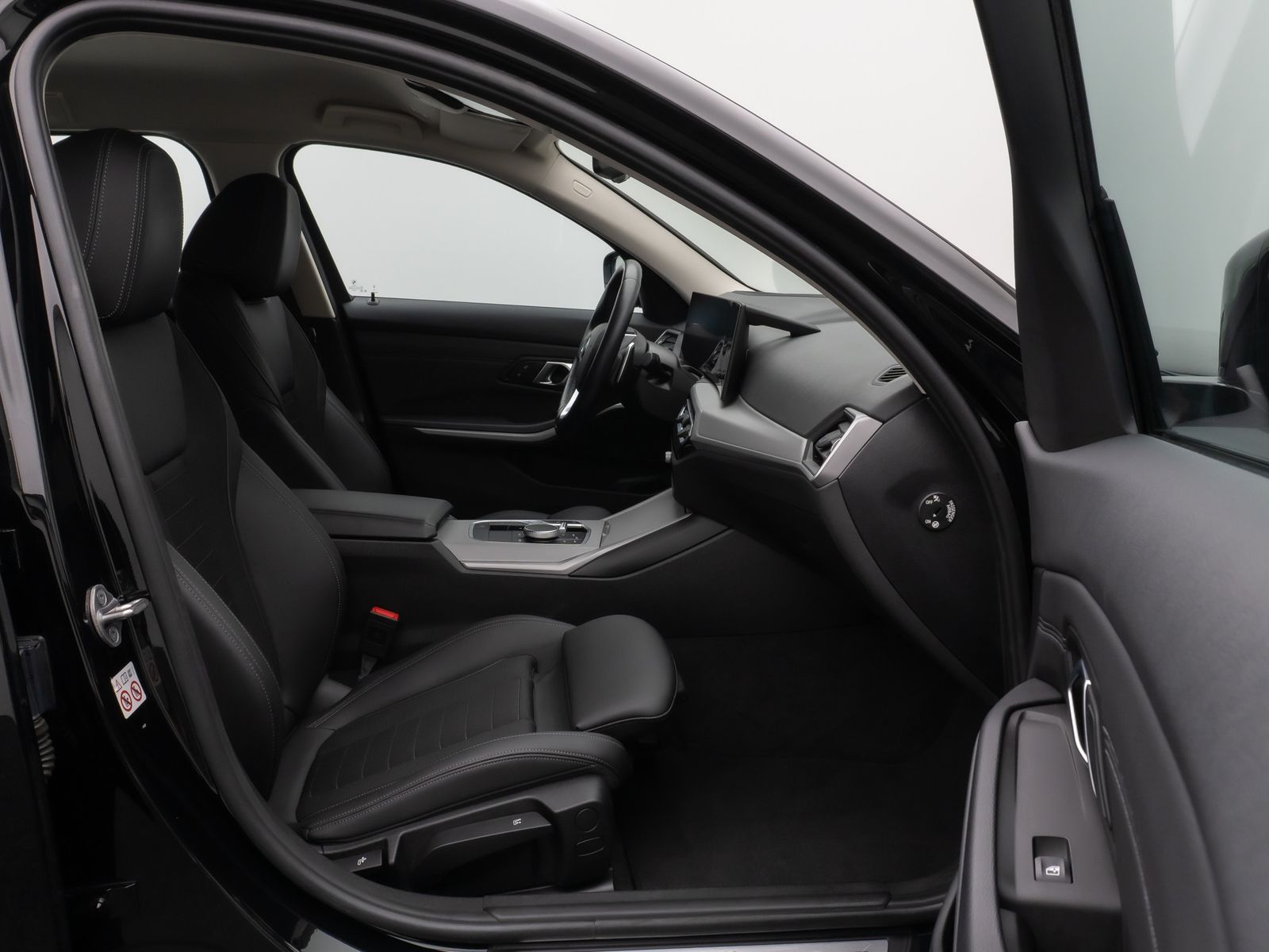 Fahrzeugabbildung BMW 320d Kamera DAB HUD Lenkradheizung Alarm Sport