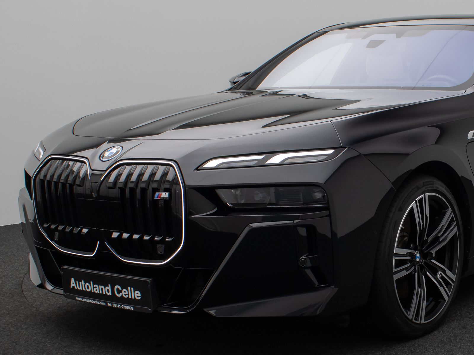 Fahrzeugabbildung BMW M760e Sky Lounge B&W Fond Ent M-Performance Voll