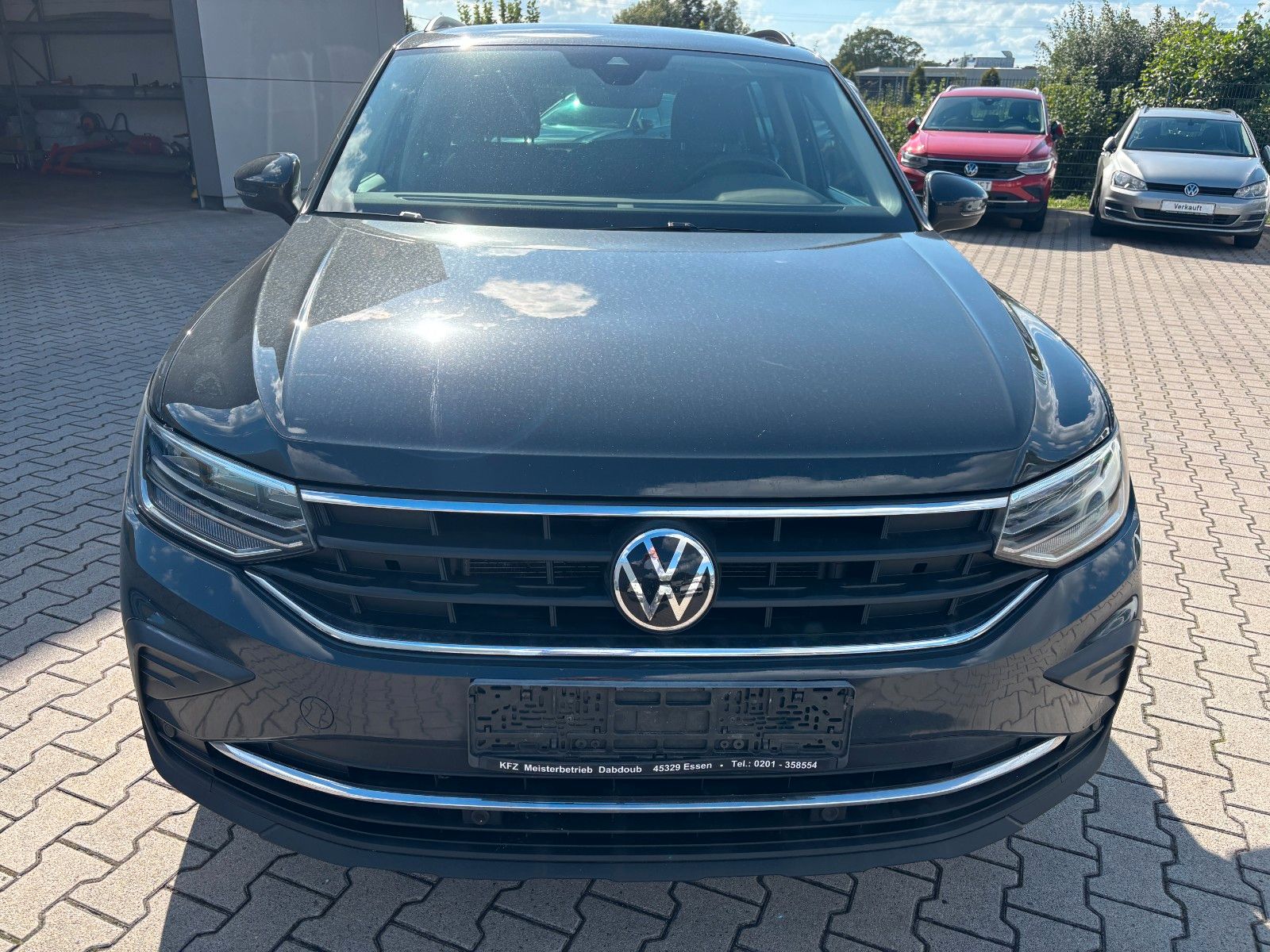 Volkswagen Tiguan - 1