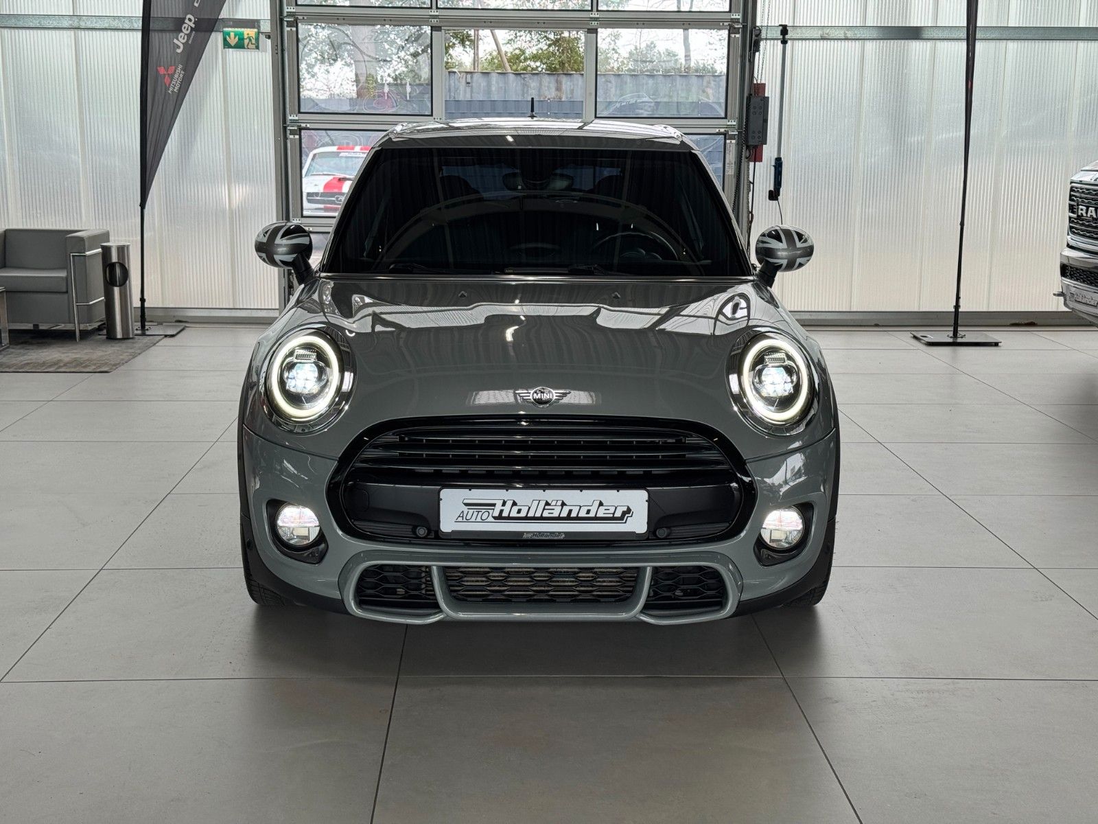 Fahrzeugabbildung MINI Cooper D 5-trg. "LED Navigation PDC Sportsitze"